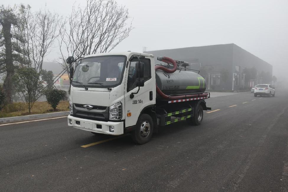 湖北盈通福田H2全柴130馬力吸糞車，盈通吸糞車廠家 報價