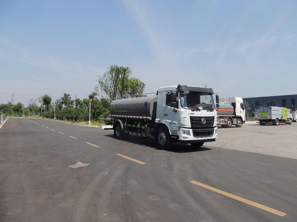 東風(fēng)華神灑水車，華神15噸灑水車四缸更省油